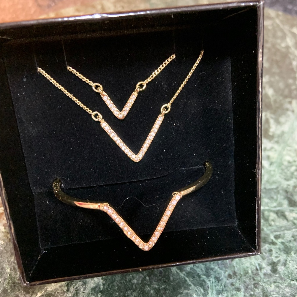 NWT Victoria Secret Necklace/bracelet set